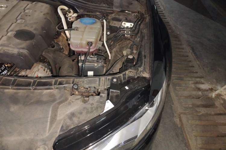Used Audi A6L 2012 TFSI Standard Model Engine Bay Left