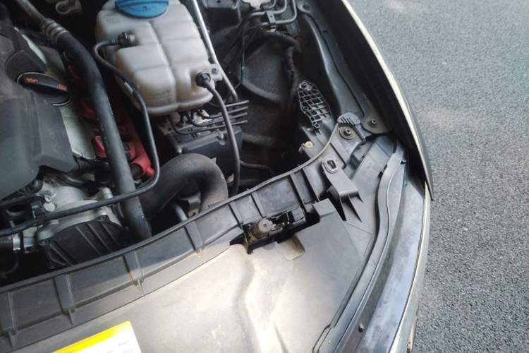 Used Audi A6L 2012 30 FSI Comfort Model Engine Bay Left