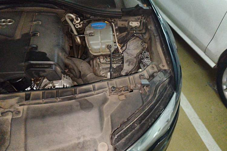Used Audi A6L 2012 TFSI Standard Model Engine Bay Left