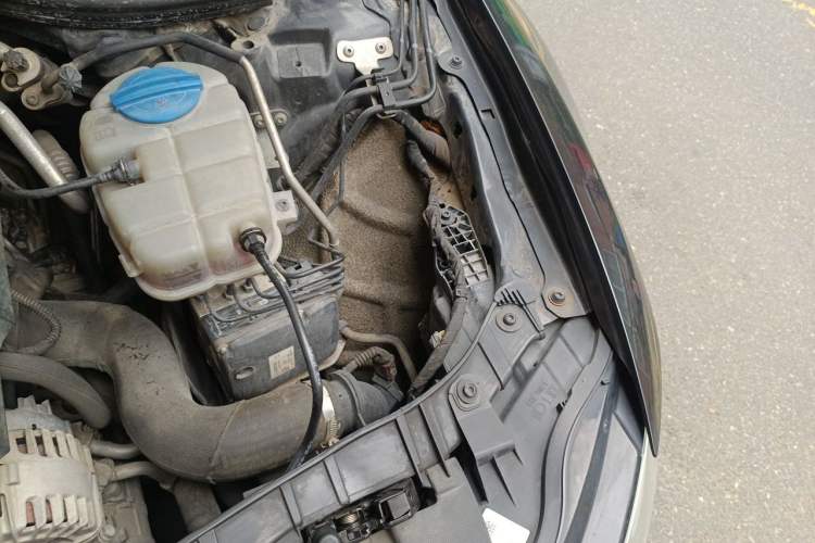 Used Audi A6L 2012 TFSI Standard Model Engine Bay Left