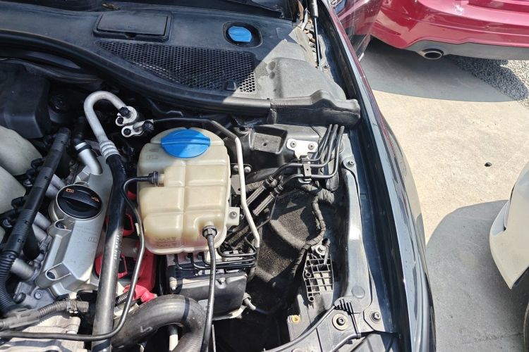 Used Audi A6L 2012 35 FSI quattro Luxury Model Engine Bay Left
