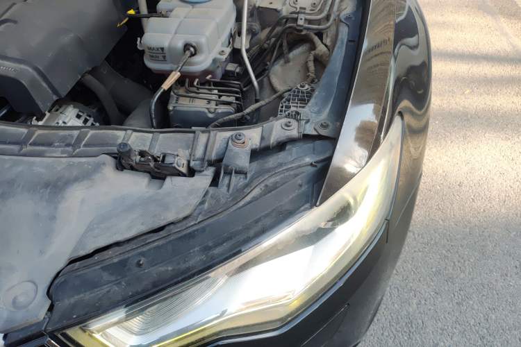 Used Audi A6L 2012 TFSI Standard Model Engine Bay Left