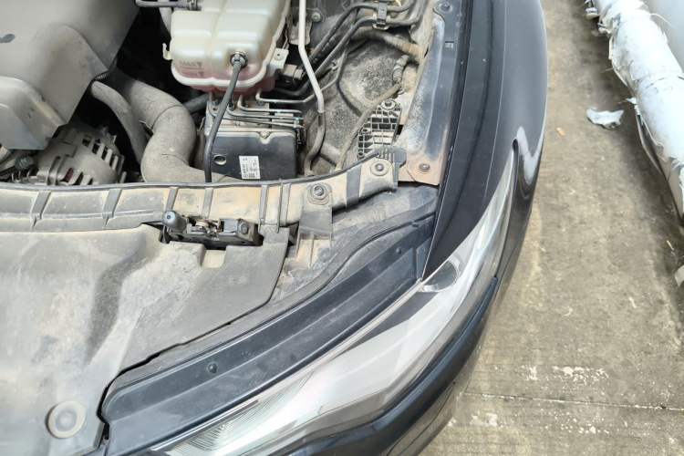 Used Audi A6L 2012 TFSI Standard Model Engine Bay Left
