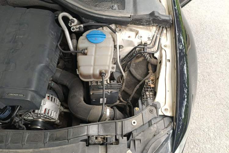 Used Audi A6L 2012 TFSI Standard Model Engine Bay Left