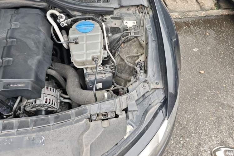 Used Audi A6L 2012 TFSI Standard Model Engine Bay Left