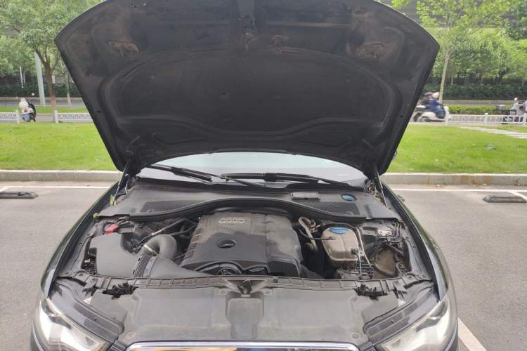 Used Audi A6L 2012 TFSI Standard Model Engine Bay
