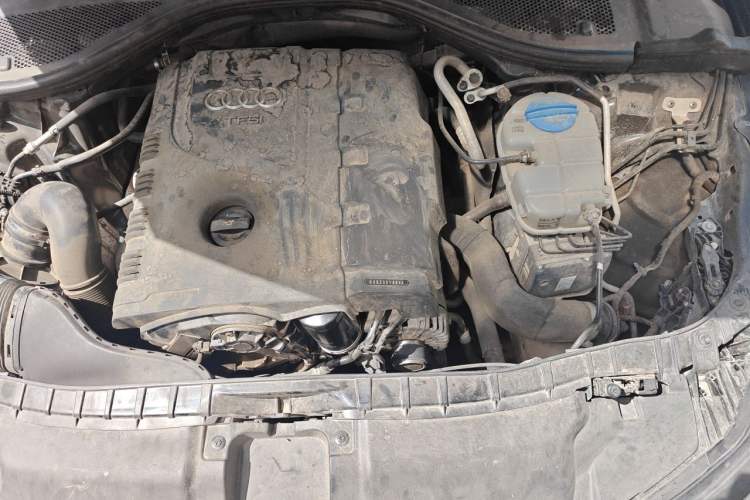 Used Audi A6L 2012 TFSI Standard Model Engine Bay