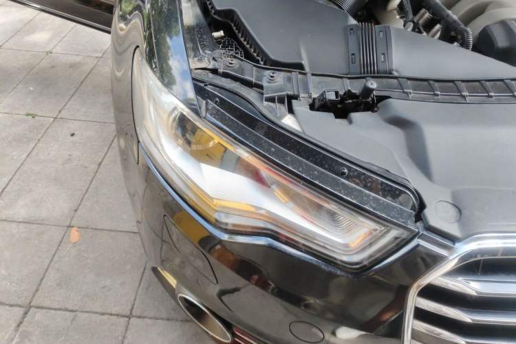 Used Audi A6L 2012 35 FSI quattro Luxury Model Engine Bay Right