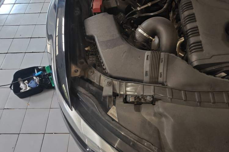 Used Audi A6L 2012 TFSI Standard Model Engine Bay Right