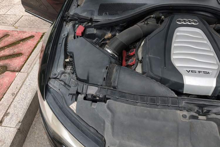 Used Audi A6L 2012 30 FSI Technology Edition Engine Bay Right