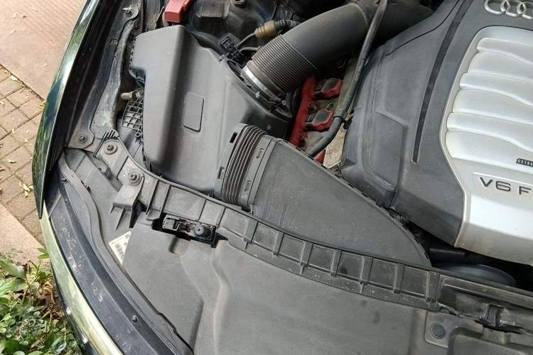 Used Audi A6L 2012 30 FSI Luxury Model Engine Bay Right