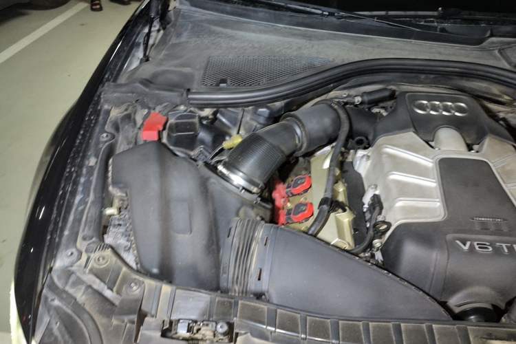 Used Audi A6L 2012 50 TFSI quattro Luxury Model Engine Bay Right