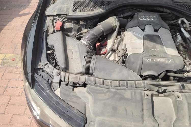 Used Audi A6L 2012 50 TFSI quattro Luxury Model Engine Bay Right
