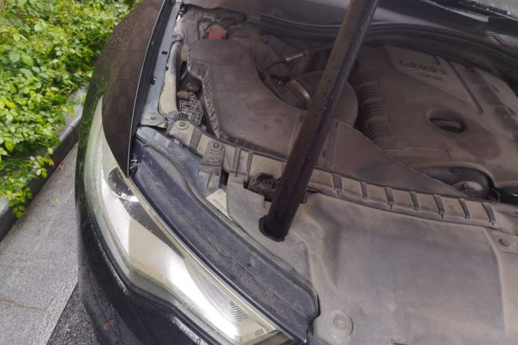 Used Audi A6L 2012 TFSI Standard Model Engine Bay Right