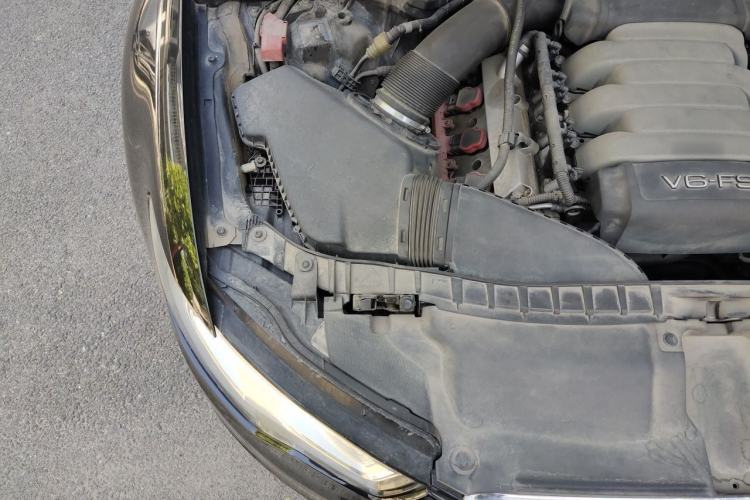 Used Audi A6L 2012 35 FSI quattro Luxury Model Engine Bay Right