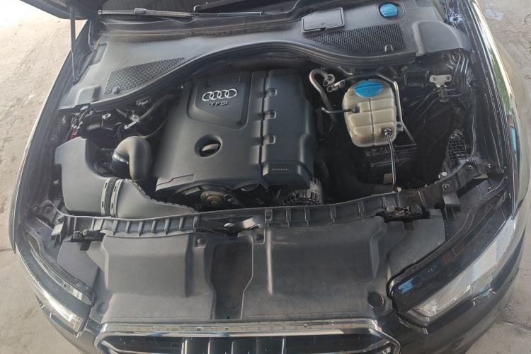 Used Audi A6L 2012 TFSI Standard Model Engine Bay