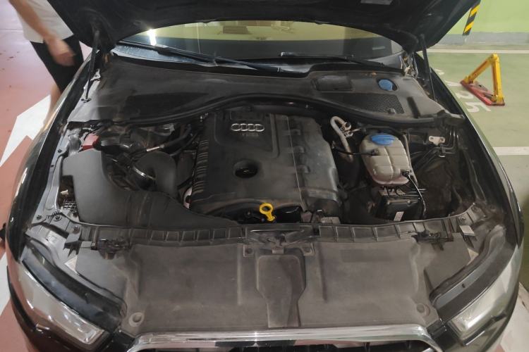 Used Audi A6L 2012 TFSI Standard Model Engine Bay