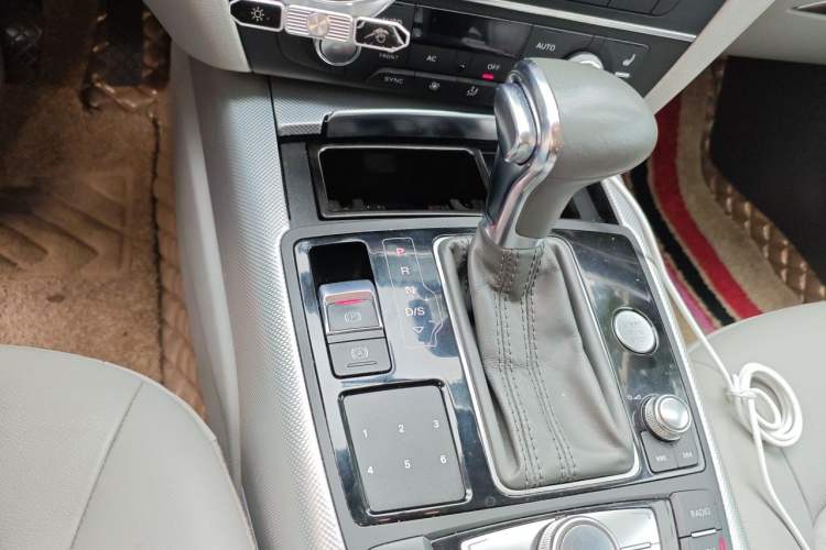 Used Audi A6L 2012 30 FSI Comfort Model Gear Lever