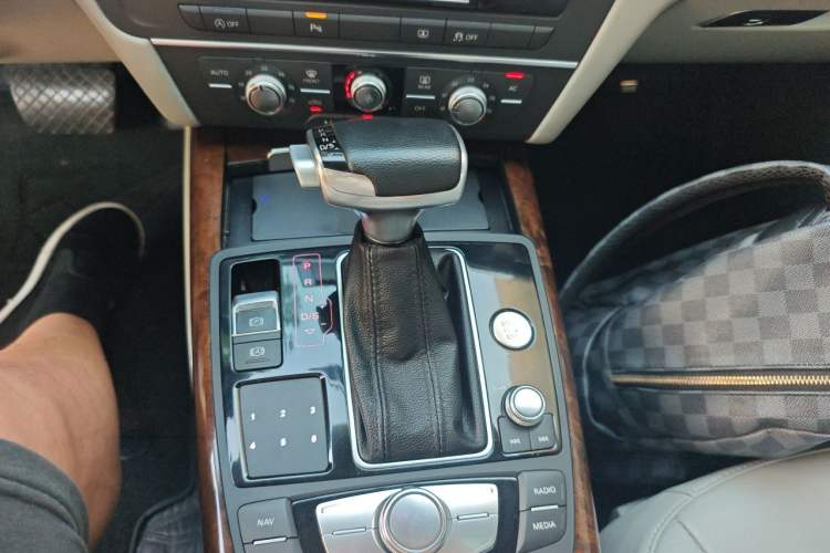 Used Audi A6L 2012 TFSI Standard Model Gear Lever