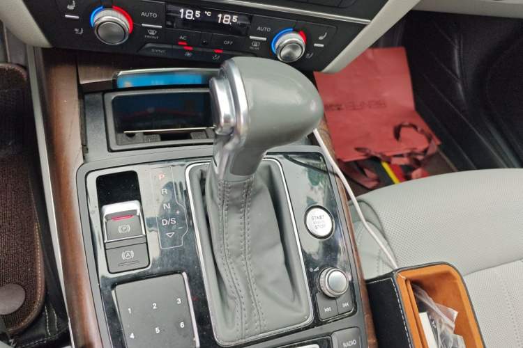 Used Audi A6L 2012 50 TFSI quattro Luxury Model Gear Lever