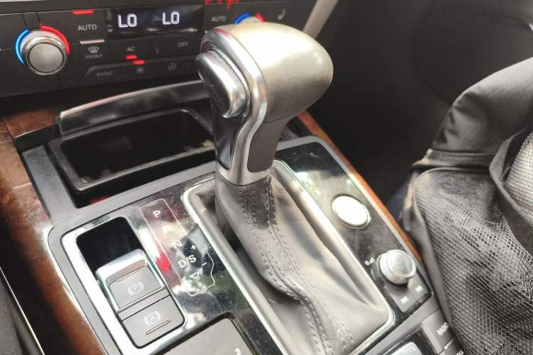 Used Audi A6L 2012 30 FSI Technology Edition Gear Lever
