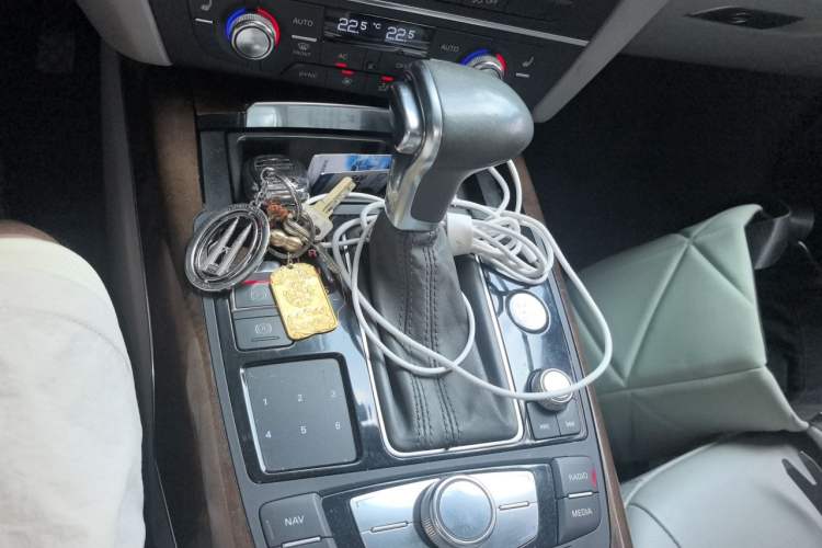Used Audi A6L 2012 30 FSI Comfort Model Gear Lever