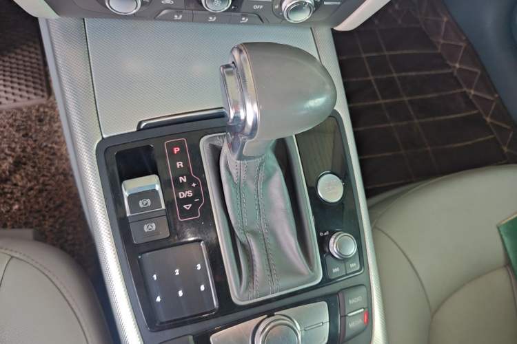 Used Audi A6L 2012 TFSI Standard Model Gear Lever
