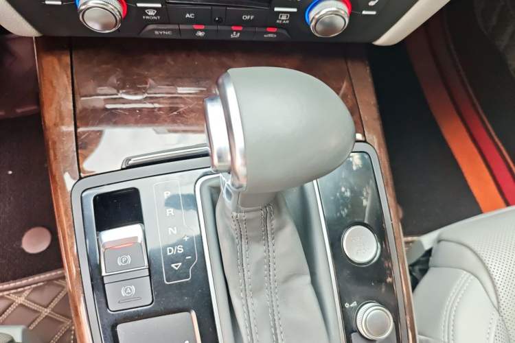 Used Audi A6L 2012 35 FSI Comfort Model Gear Lever