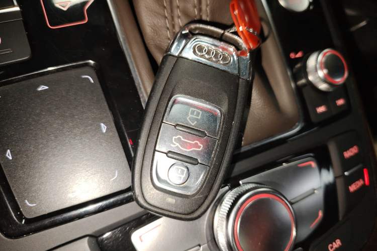 Used Audi A6L 2012 30 FSI Comfort Model Interior 1
