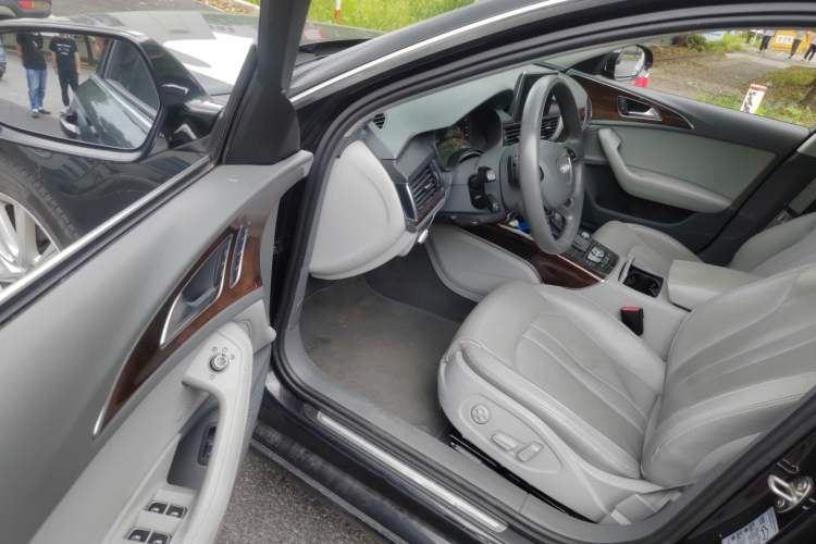 Used Audi A6L 2012 35 FSI Comfort Model Interior 3
