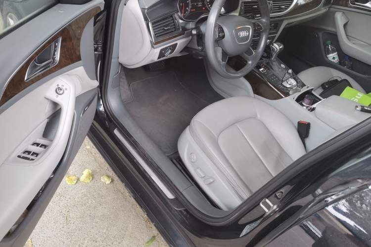 Used Audi A6L 2012 TFSI Comfort Model Interior 3