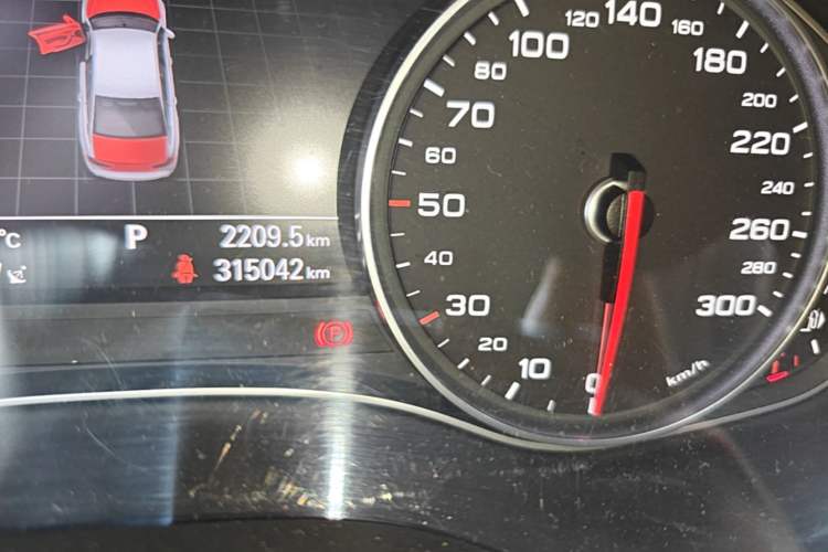 Used Audi A6L 2012 30 FSI Comfort Model Odometer Close Up