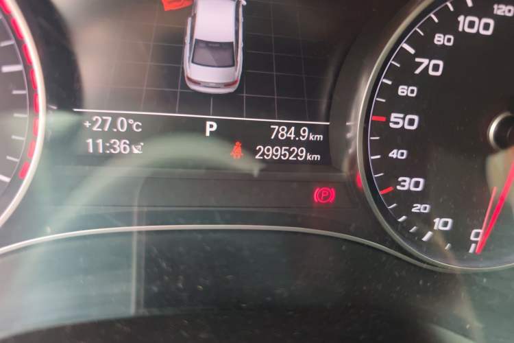 Used Audi A6L 2012 30 FSI Luxury Model Odometer Close Up