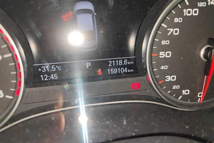 Used Audi A6L 2012 30 FSI Comfort Model Odometer Close Up
