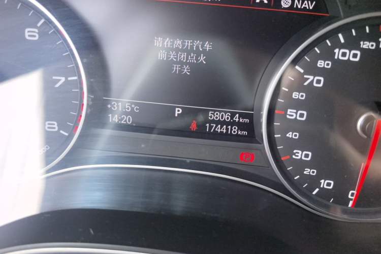 Used Audi A6L 2012 TFSI Standard Model Odometer Close Up