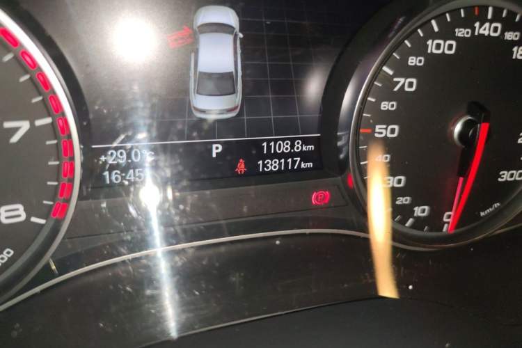 Used Audi A6L 2012 TFSI Standard Model Odometer Close Up