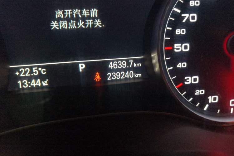 Used Audi A6L 2012 TFSI Standard Model Odometer Close Up