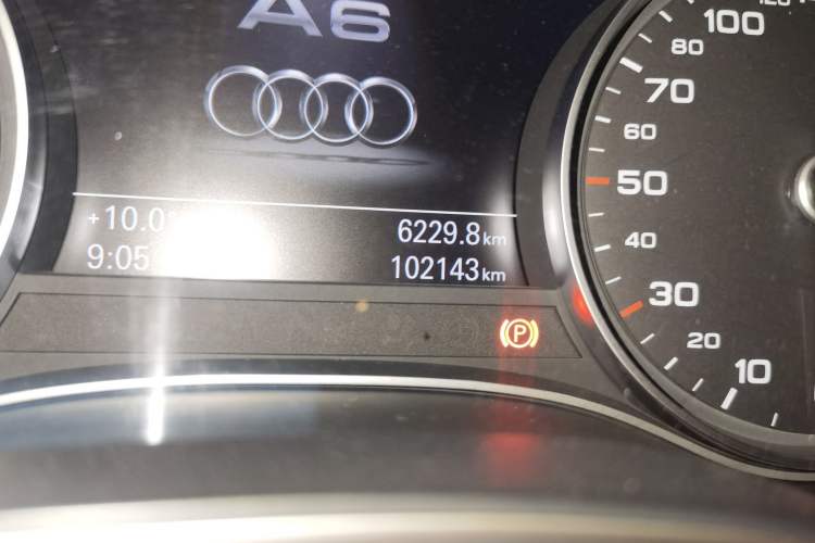 Used Audi A6L 2012 TFSI Standard Model Odometer Close Up
