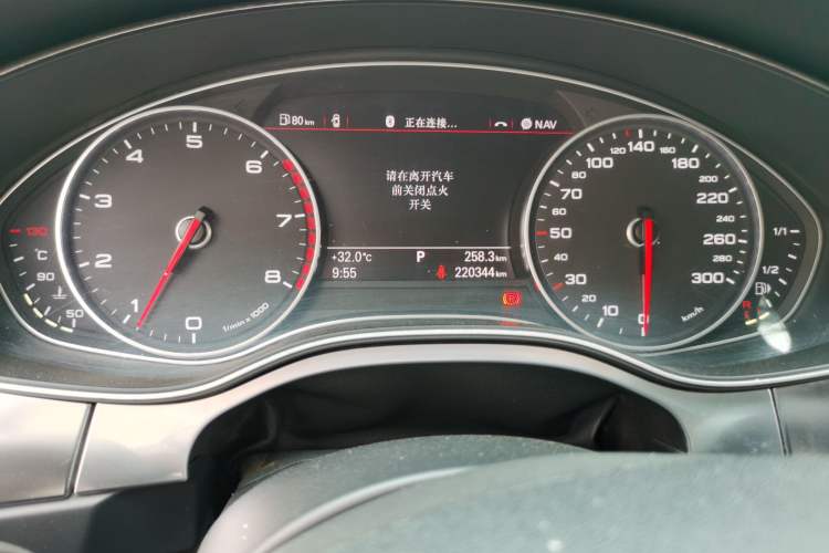Used Audi A6L 2012 TFSI Standard Model Odometer Close Up