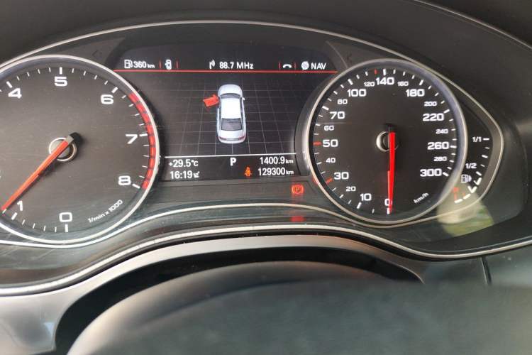 Used Audi A6L 2012 TFSI Standard Model Odometer Close Up