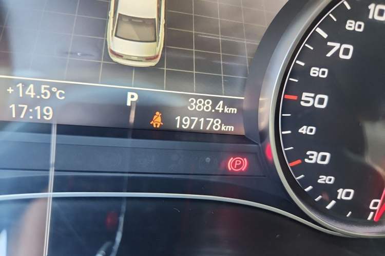 Used Audi A6L 2012 TFSI Standard Model Odometer Close Up