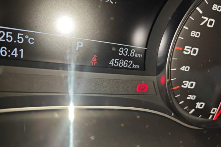 Used Audi A6L 2012 30 FSI Comfort Model Odometer Close Up