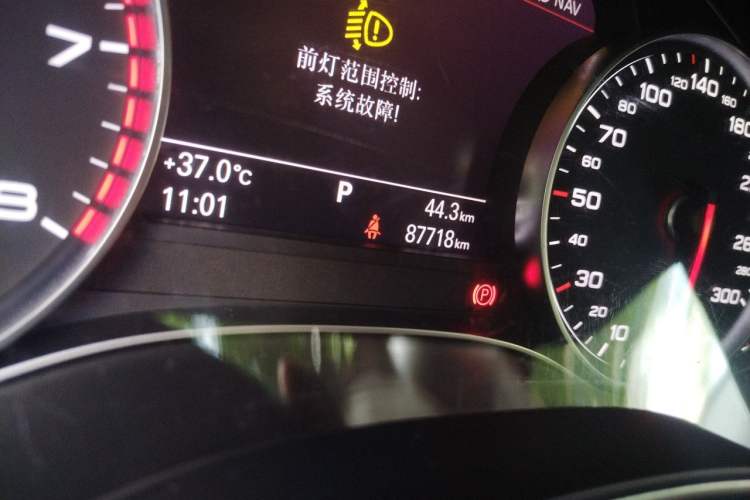 Used Audi A6L 2012 30 FSI Comfort Model Odometer Close Up