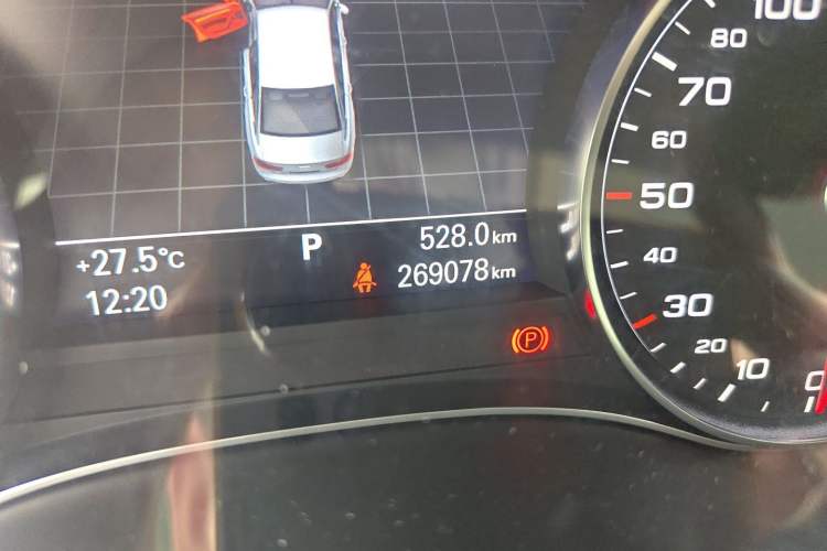 Used Audi A6L 2012 30 FSI Comfort Model Odometer Close Up