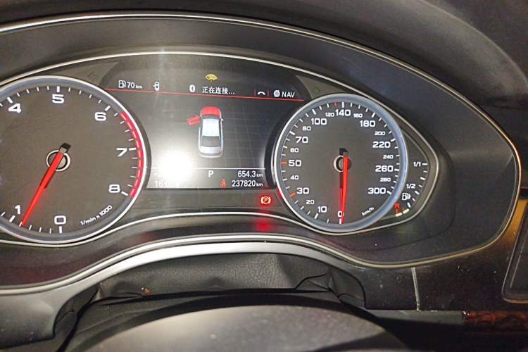 Used Audi A6L 2012 TFSI Standard Model Odometer Close Up