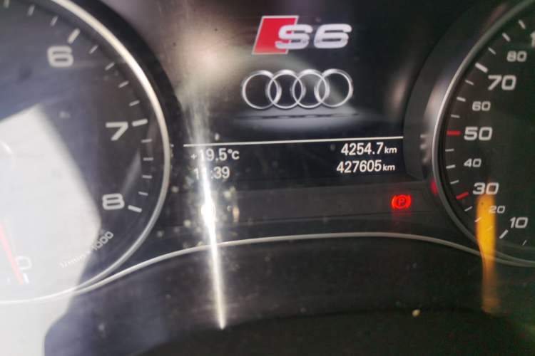 Used Audi A6L 2012 TFSI Standard Model Odometer Close Up