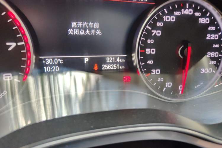 Used Audi A6L 2012 TFSI Standard Model Odometer Close Up