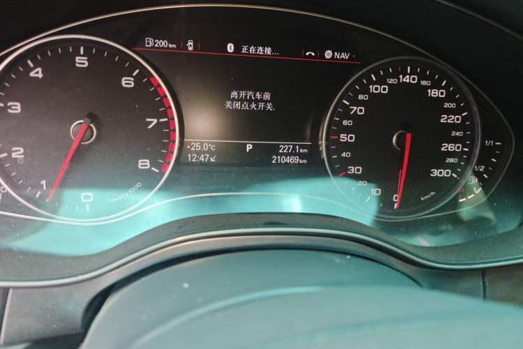 Used Audi A6L 2012 TFSI Standard Model Odometer Close Up