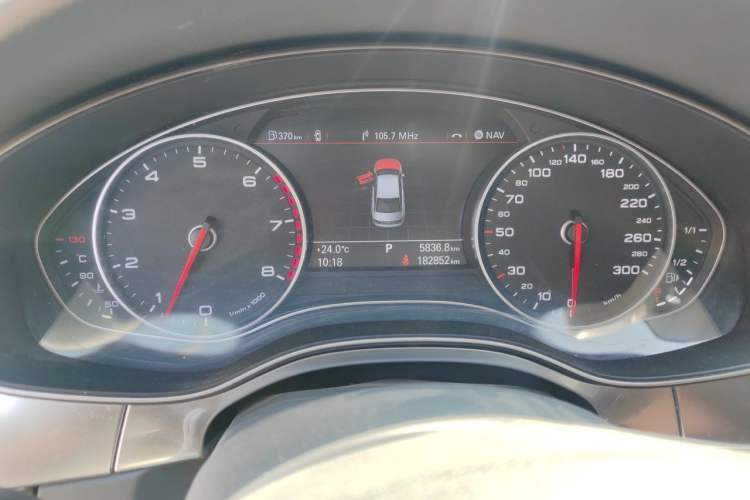 Used Audi A6L 2012 TFSI Standard Model Odometer Close Up