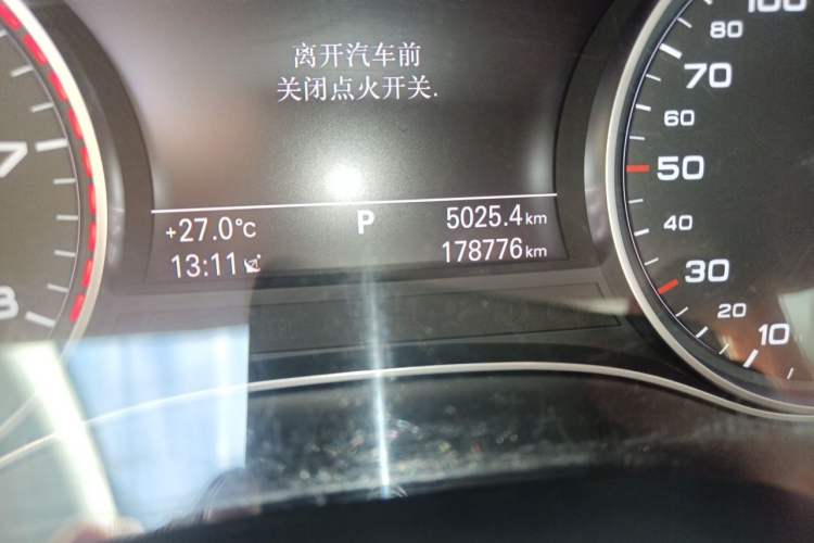 Used Audi A6L 2012 TFSI Standard Model Odometer Close Up